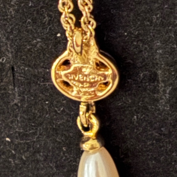 Givenchy Necklace with Pearl Drop on Rope Chain - Picture 5 of 9